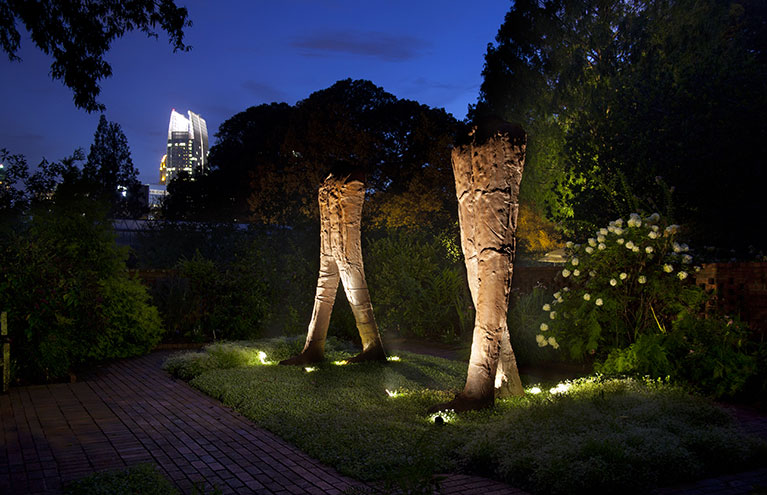 Outdoor sculpture store lighting